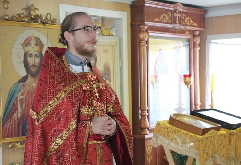 В день памяти Усекновения главы Иоанна Предтечи, настоятель Храма пророка Божия Илии в Северном Бутово отслужил Божественную литургию