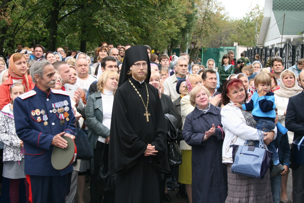 В храме Преподобной Евфросинии, великой княгини Московской в Котловке открылась выставка фотографий, посвященных Александровским дням