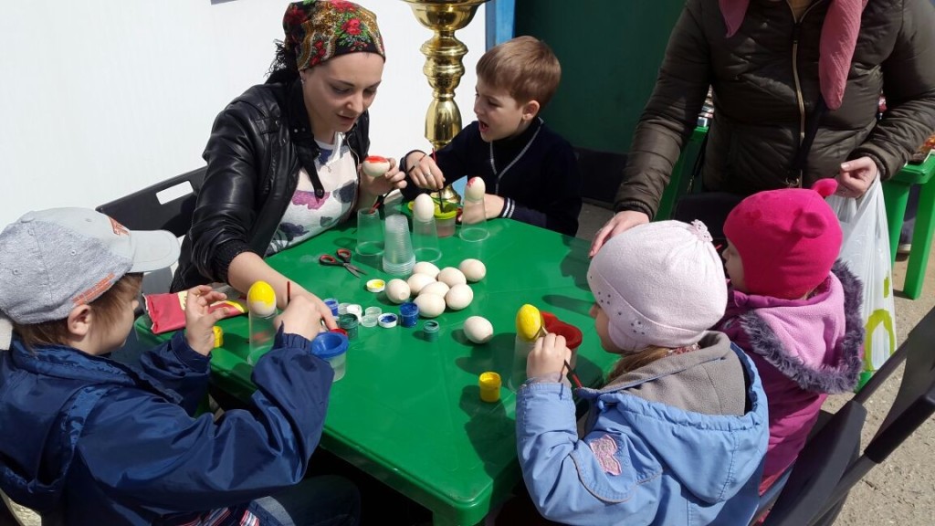 В преддверии праздника Пасхи был проведен мастер-класс по росписи пасхальных яиц